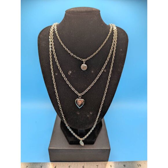 Locket pendant on layered silvery chains - Picture 1 of 7